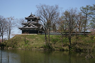 二の丸方面から見た三階櫓