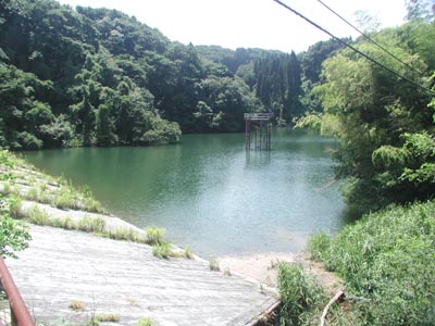 高戸池と取水設備