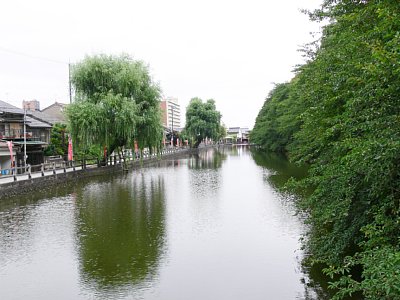 高岡城本丸西側の水濠