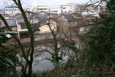 本丸への通路から見た西外濠