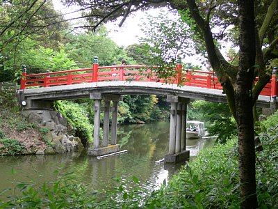 高岡城跡朝陽橋