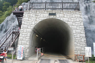 左岸側のトンネル