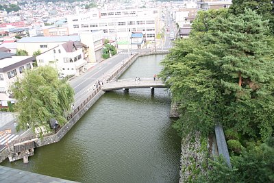 高島城天守から水濠を望む