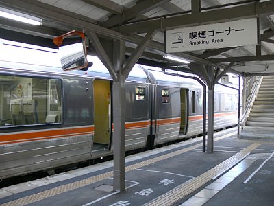 飛彈古川駅始発名古屋行きの「ワイドビューひだ」