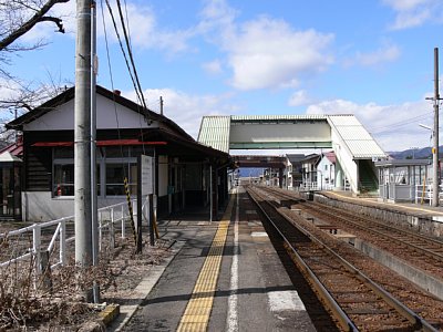 定番の相対式ホーム2面2線です