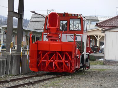 越中八尾駅に留置するラッセル車