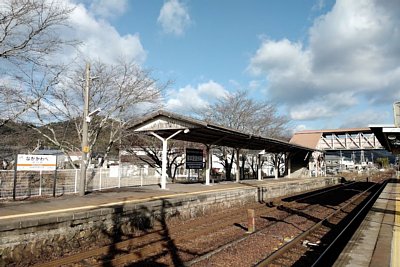 相対式ホームと跨線橋