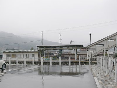 パークアンドライド駐車場からホームを撮影