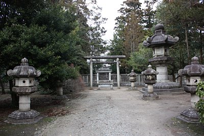 鳥居と大灯籠