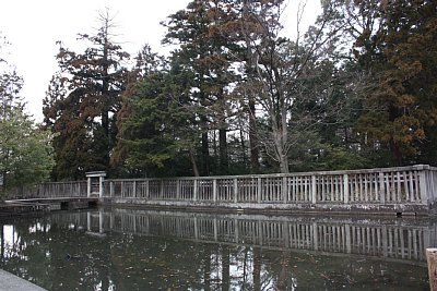 水堀と石柵