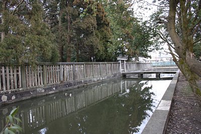 内堀南側と石橋