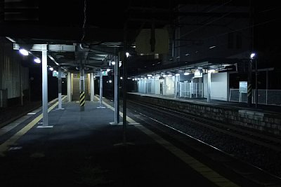 跨線橋とホーム