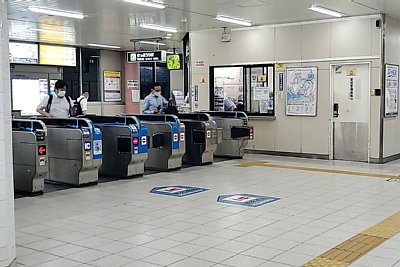 改札口