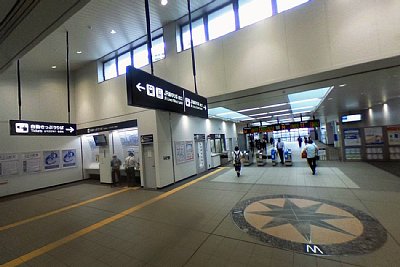 改札口
