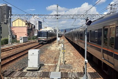 発着する列車