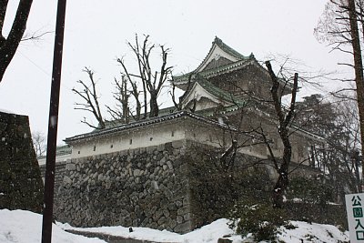 佐藤記念美術館と石垣
