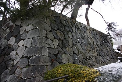 本丸南東部の石垣