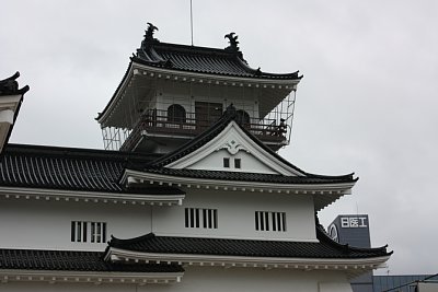 鉄御門跡から見た富山城天守