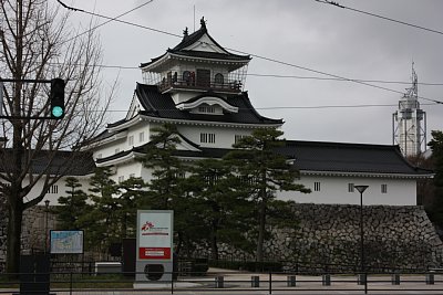 国際会議場前から見た富山城天守