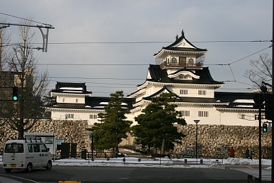 国際会議場前駅から富山城を撮影