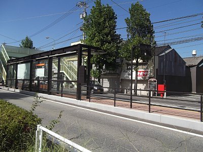 上り方面から見た富山大学前停留場
