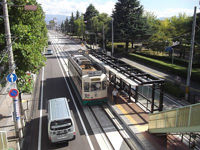 歩道橋から見た電車