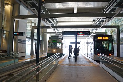 富山市内軌道線富山駅はJR富山駅との乗換駅です