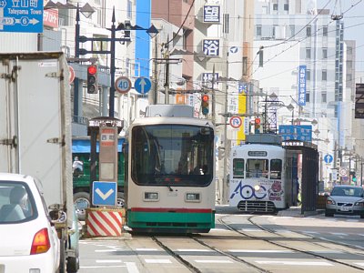 西町駅では以前は軌道が十字に交差していました