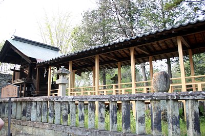上田城西櫓の説明板と石垣
