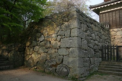 上田城北櫓と石垣