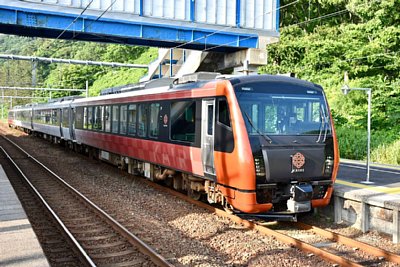 �����u�C���vHB-E300�n