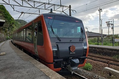 �����u�C���vHB-E300�n