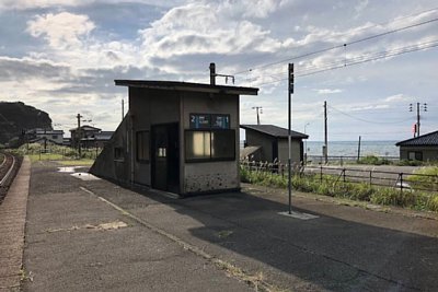 �z�[���ɑҍ���