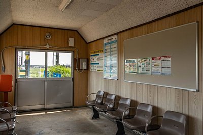 ��ԉw�ؖ������s�@���ݒu����Ă���