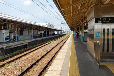 �z�[���ƌא���