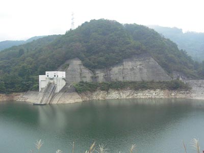 ダム湖と選択取水設備