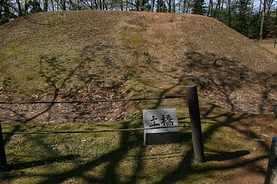 6号墳にある土橋