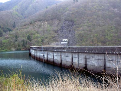 右岸上流から堤体