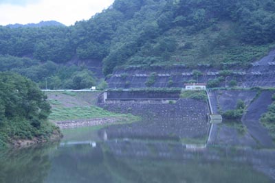 左岸上流からダム全景
