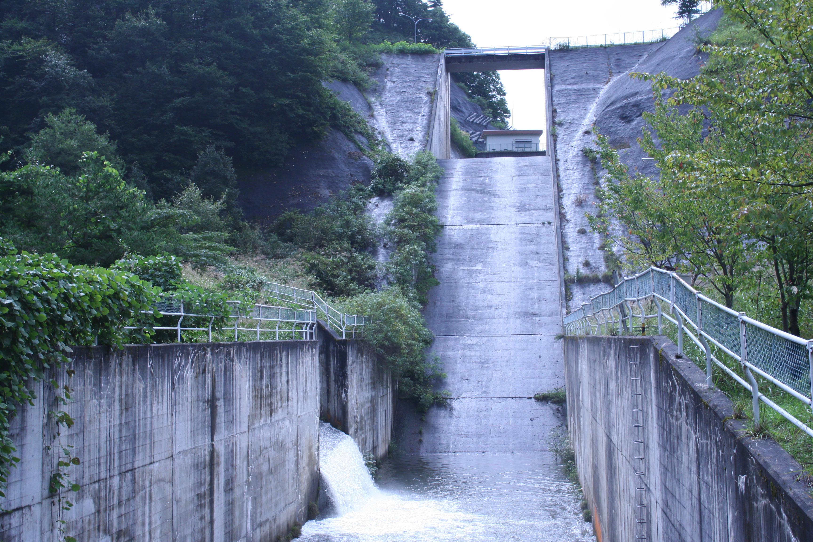 導水路を下流側から