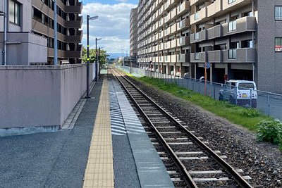 ホームは狭い