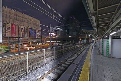 夜のホーム