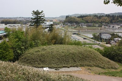 後方部から見た2号墳