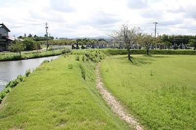 二の丸を巡る土塁