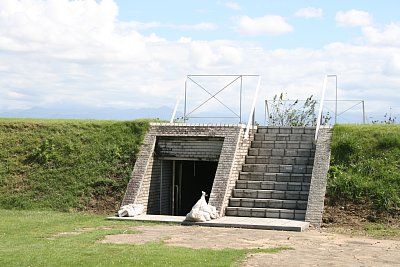 土塁発掘調査展示場