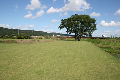 本丸土塁はやけに広いのです