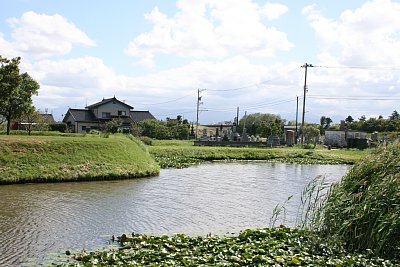 二の丸と右郭の間の内堀