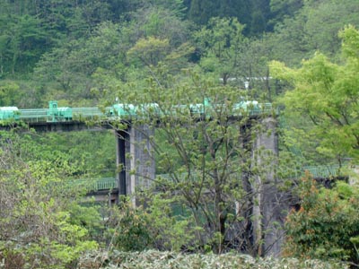 右岸下流から堤体遠景