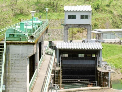 取水口と天端