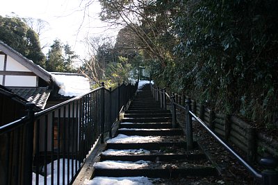 吉崎山への階段